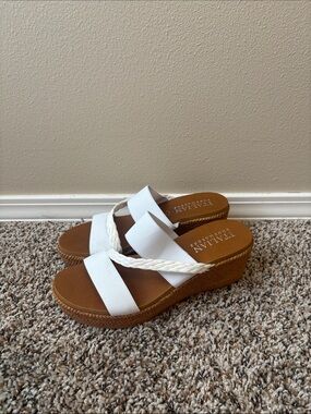 ✨Italian Shoemakers Wedge Sandals✨